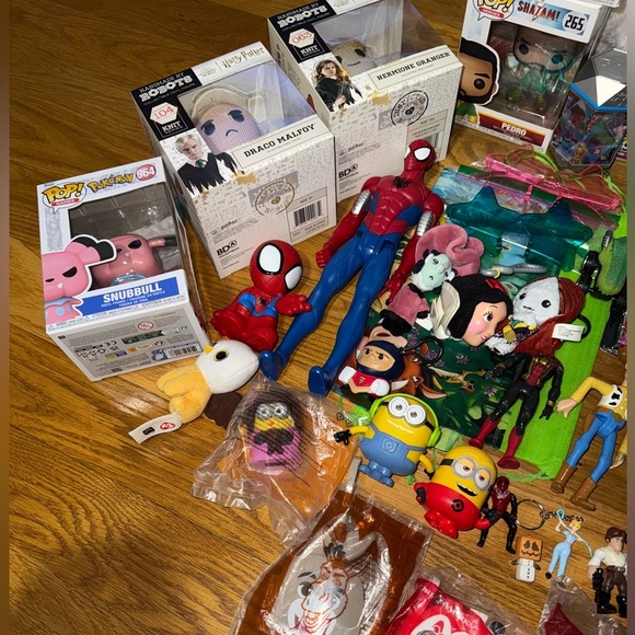 Huge Lot Of Mixed New And Used Toys Figures And stuff - Picture 4 of 8